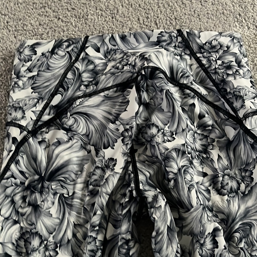 Lululemon Pattern Leggings With Mesh Sides - image 5